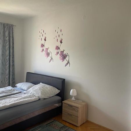 Kristina Apartments Tivat Luaran gambar