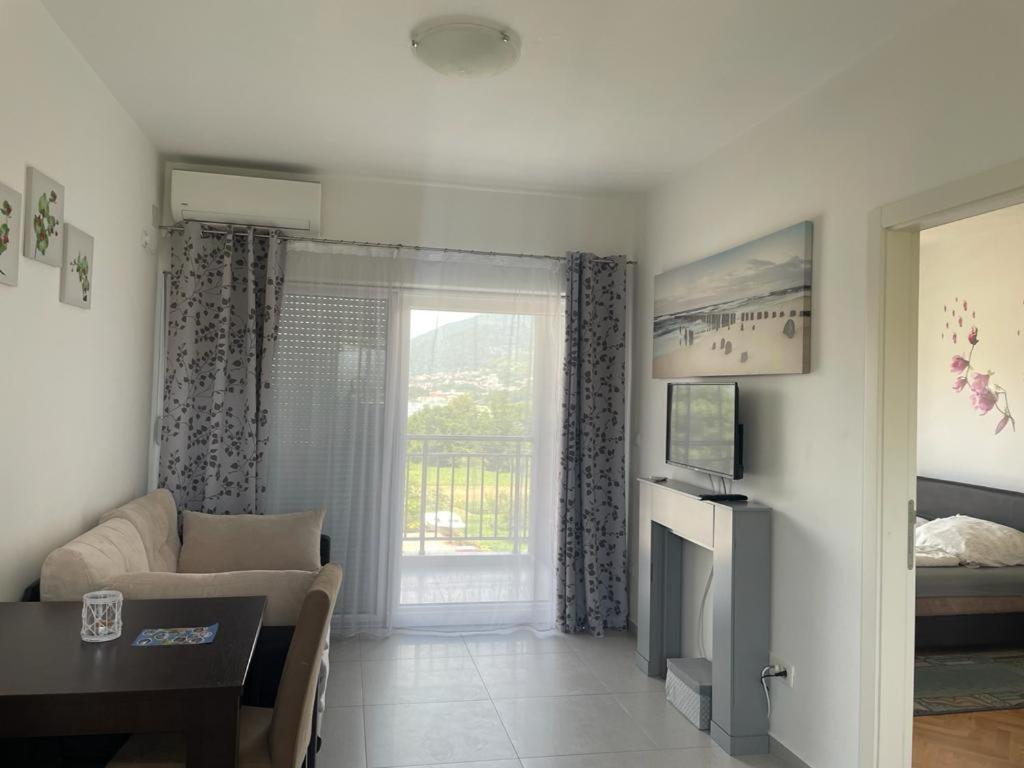 Kristina Apartments Tivat Luaran gambar