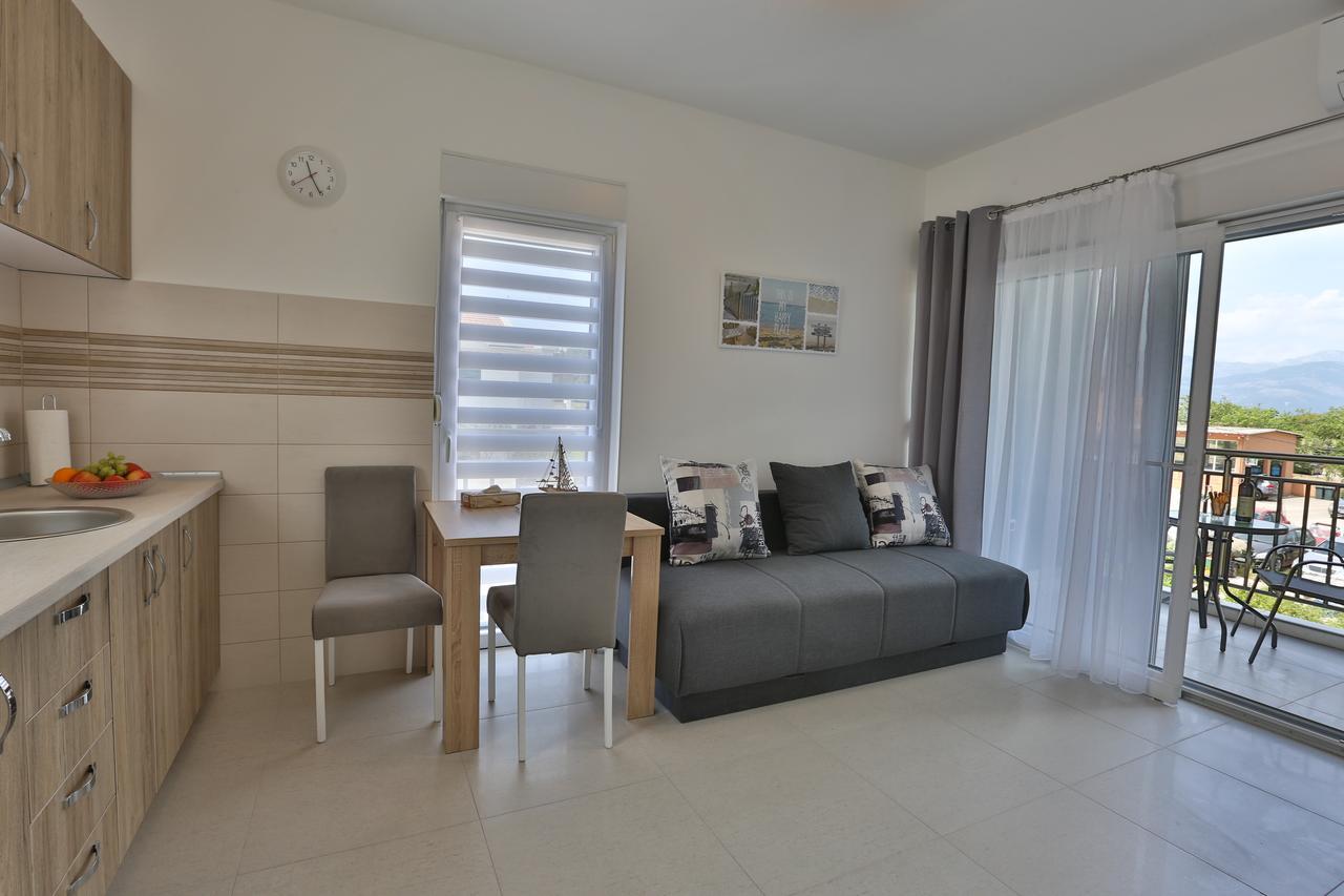 Kristina Apartments Tivat Luaran gambar