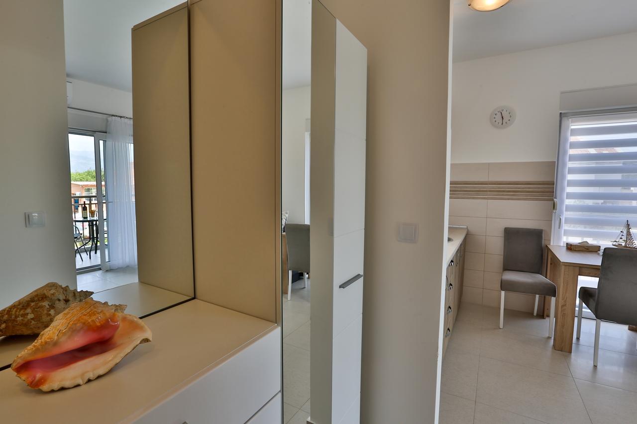 Kristina Apartments Tivat Luaran gambar