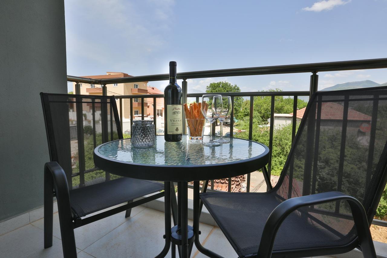 Kristina Apartments Tivat Luaran gambar