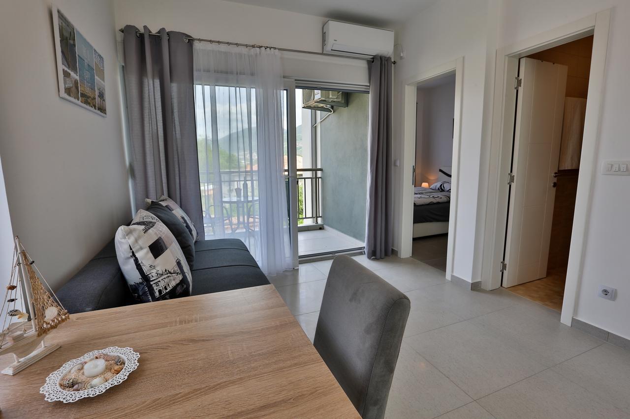 Kristina Apartments Tivat Luaran gambar
