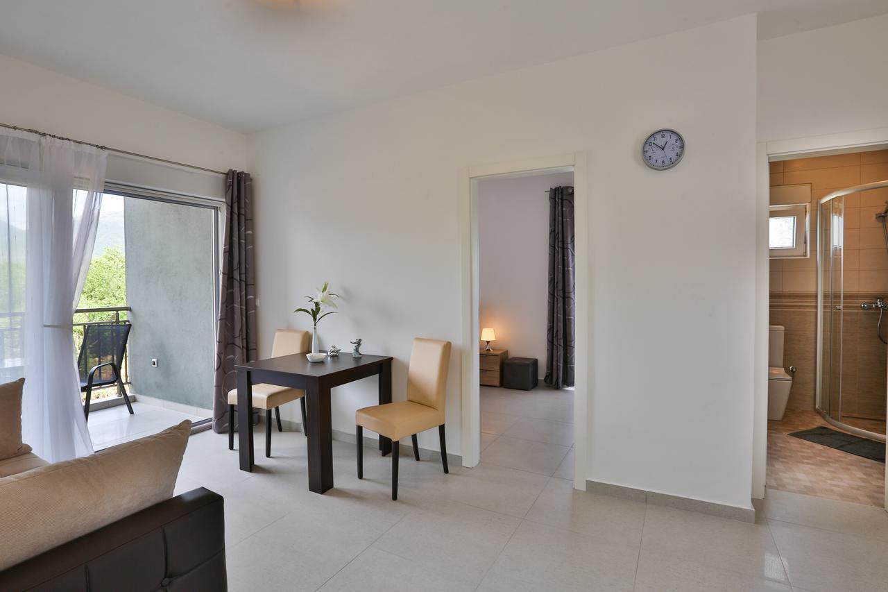 Kristina Apartments Tivat Luaran gambar