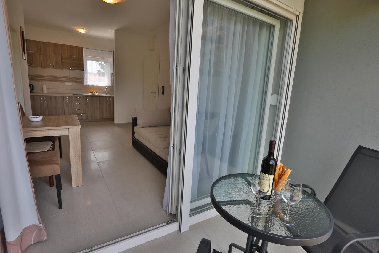 Kristina Apartments Tivat Luaran gambar