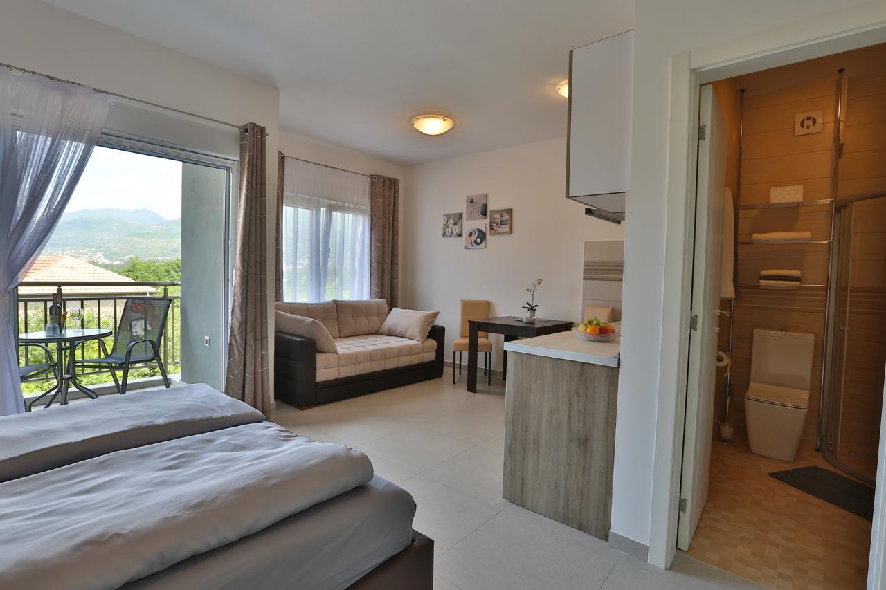 Kristina Apartments Tivat Luaran gambar