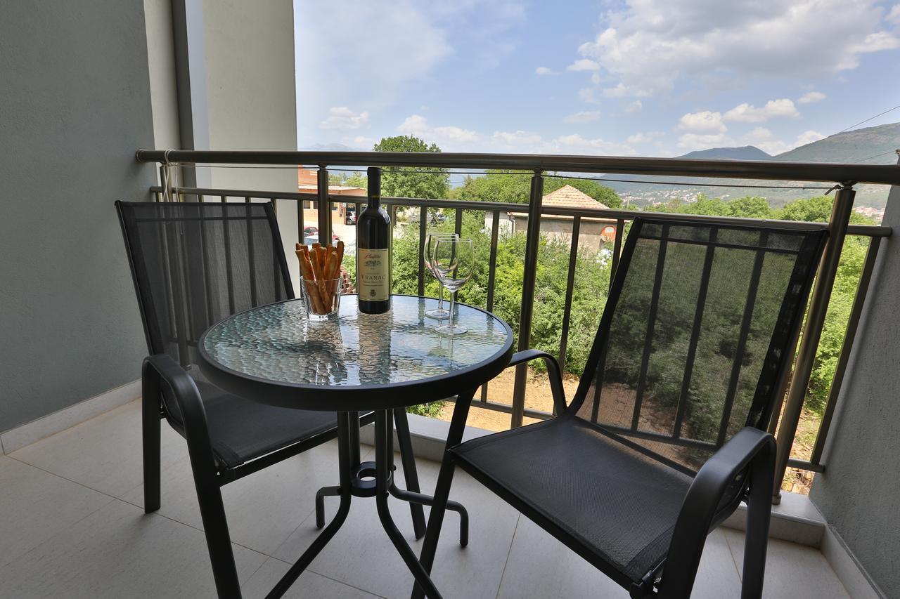 Kristina Apartments Tivat Luaran gambar
