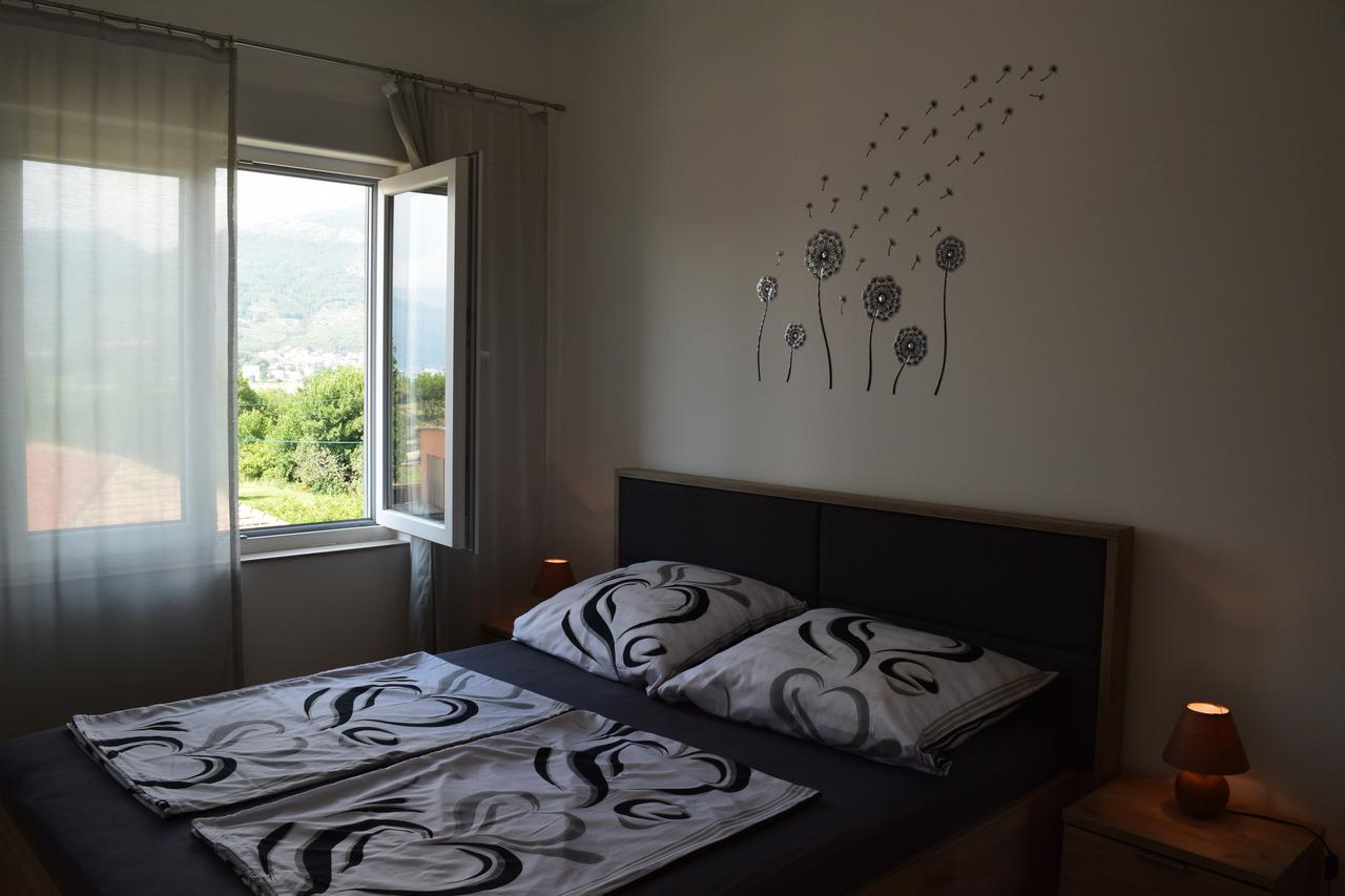Kristina Apartments Tivat Luaran gambar