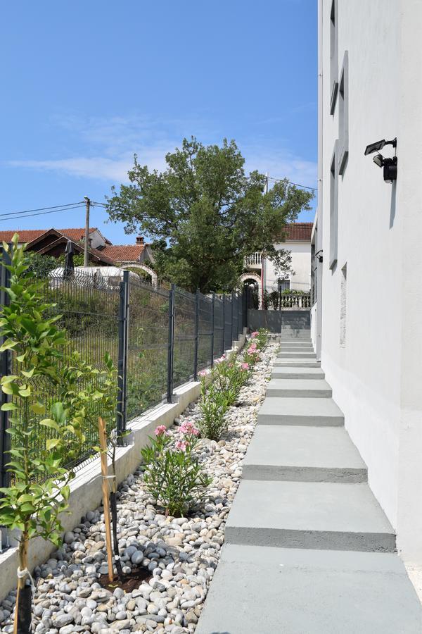 Kristina Apartments Tivat Luaran gambar